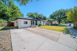 2901 Maple Dr, Garland, TX 75042 - Photo 2