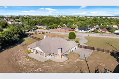 1055 The Meadows Parkway, DeSoto, TX 75115 - Photo 32