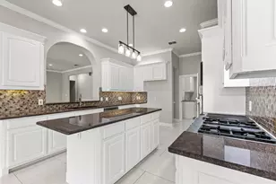 1055 The Meadows Pkwy, DeSoto, TX 75115 - Photo 10