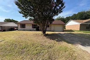 732 Dunaway Ln, Azle, TX 76020 - Photo 2