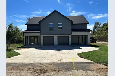 1702 E Powell Avenue, Fort Worth, TX 76104 - Photo 1
