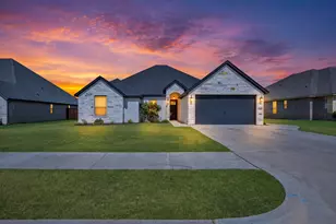 172 Crenshaw Ct, Stephenville, TX 76401 - Photo 2