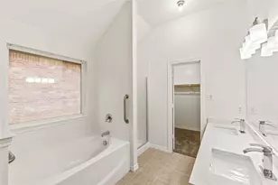 401 Hidden Knoll Dr, Burleson, TX 76028 - Photo 16