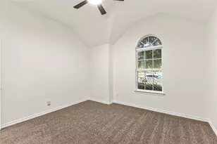 401 Hidden Knoll Dr, Burleson, TX 76028 - Photo 22