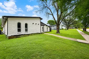 3406 Country Club Dr, Grand Prairie, TX 75052 - Photo 2