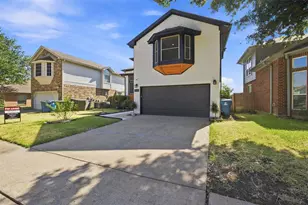 2124 Newport Dr, Flower Mound, TX 75028 - Photo 2