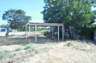 502 Travis St, Ranger, TX 76470 - Photo 2
