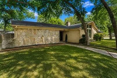 133 Oakhurst Drive, Bedford, TX 76022 - Photo 2