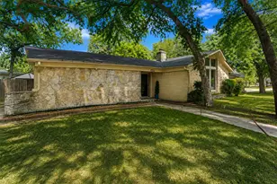 133 Oakhurst Dr, Bedford, TX 76022 - Photo 2