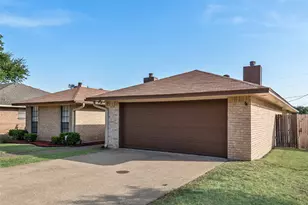 217 Silver Creek Dr, Duncanville, TX 75137 - Photo 1