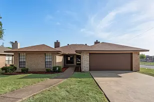 217 Silver Creek Dr, Duncanville, TX 75137 - Photo 2