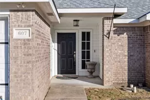 607 Meadowbrook Dr, Burleson, TX 76028 - Photo 4