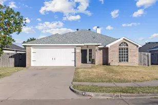 607 Meadowbrook Dr, Burleson, TX 76028 - Photo 2