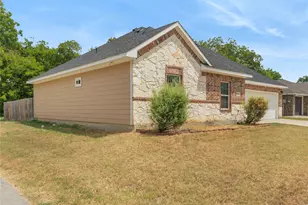 601 E Jefferson St, Waxahachie, TX 75165 - Photo 2