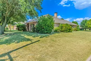 10505 Oak Creek Dr, Greenville, TX 75402 - Photo 2