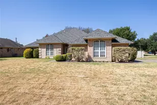 3904 Santa Cruz St, Granbury, TX 76049 - Photo 4