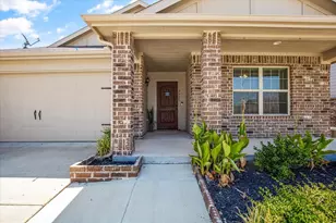 2929 Spotted Fawn Dr, Fort Worth, TX 76108 - Photo 2