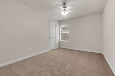 1039 Caliente Drive, Grand Prairie, TX 75051 - Photo 16