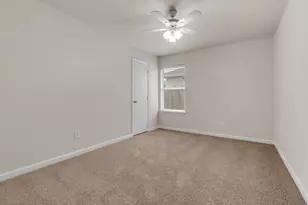 1039 Caliente Dr, Grand Prairie, TX 75051 - Photo 16