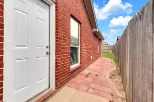 1039 Caliente Dr, Grand Prairie, TX 75051 - Photo 20