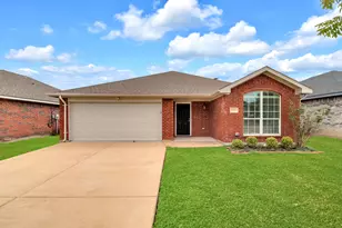 1039 Caliente Dr, Grand Prairie, TX 75051 - Photo 1