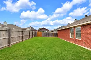 1039 Caliente Dr, Grand Prairie, TX 75051 - Photo 22