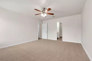 1039 Caliente Dr, Grand Prairie, TX 75051 - Photo 10