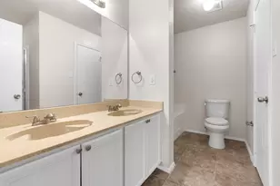 1039 Caliente Dr, Grand Prairie, TX 75051 - Photo 12