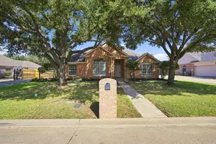 711 Coal Creek Dr, Mansfield, TX 76063 - Photo 4