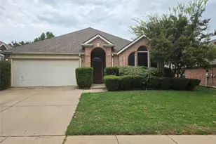 211 Crepe Myrtle Dr, Euless, TX 76039 - Photo 2