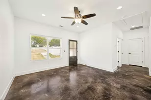722 E Woodard St, Denison, TX 75021 - Photo 2