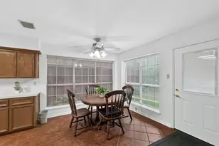 2116 Cannes Dr, Carrollton, TX 75006 - Photo 10