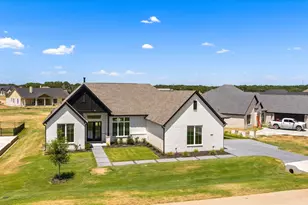 2119 Middlewood Cir, Granbury, TX 76049 - Photo 2