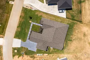 2119 Middlewood Cir, Granbury, TX 76049 - Photo 32