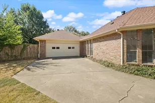 3637 Bluegrass Dr, Grand Prairie, TX 75052 - Photo 34