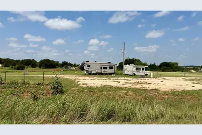 207 Hill Street, Nocona, TX 76255 - Photo 2
