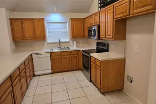 2205 Chapman Dr, Carrollton, TX 75010 - Photo 6