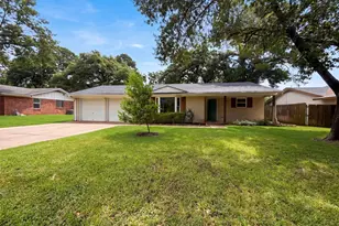 1805 Brookview Dr, Arlington, TX 76010 - Photo 1