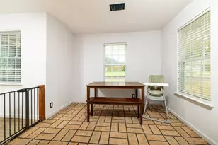300 Broadway St, Whitesboro, TX 76273 - Photo 14