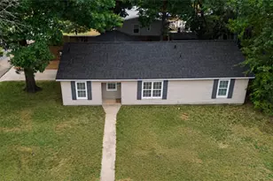 300 Broadway St, Whitesboro, TX 76273 - Photo 30