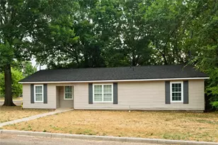 300 Broadway St, Whitesboro, TX 76273 - Photo 2
