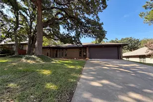 5804 Ridge Dr, Arlington, TX 76016 - Photo 1