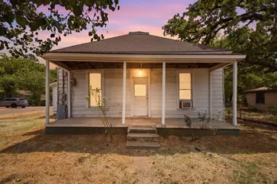 214 E Woodland Street, Collinsville, TX 76233 - Photo 1