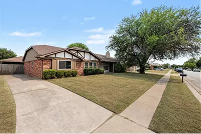 2926 Hilltop Drive, Euless, TX 76039 - Photo 2