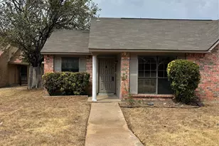 510 Matterhorn St, Cedar Hill, TX 75104 - Photo 2