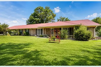 1022 Robin Road, Oak Ridge, TX 75161 - Photo 1