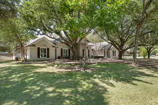 367 Elm Grove Cir, Waco, TX 76657 - Photo 2