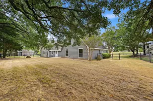 103 Pontiac Dr, Gainesville, TX 76240 - Photo 6