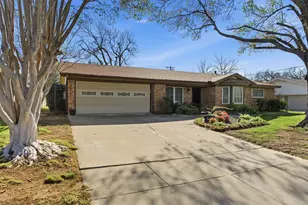 1760 Acorn Ln, Hurst, TX 76054 - Photo 4