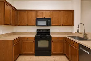 2219 Glacier Park Ln, Grand Prairie, TX 75050 - Photo 8